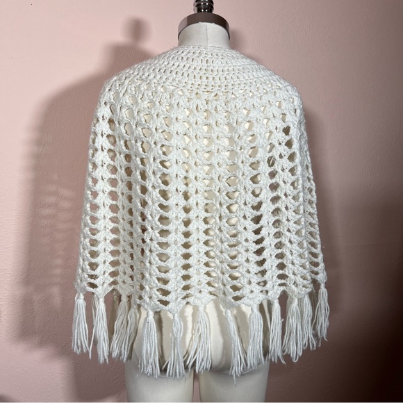 Vintage 1970’s Handmade Crochet White Grandmacore Pom Pom Fringe Poncho Sweater - Picture 8 of 16